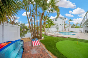 Home ON Key with pool, hot tub, putting green, arcade games, bike & mins to beach!
